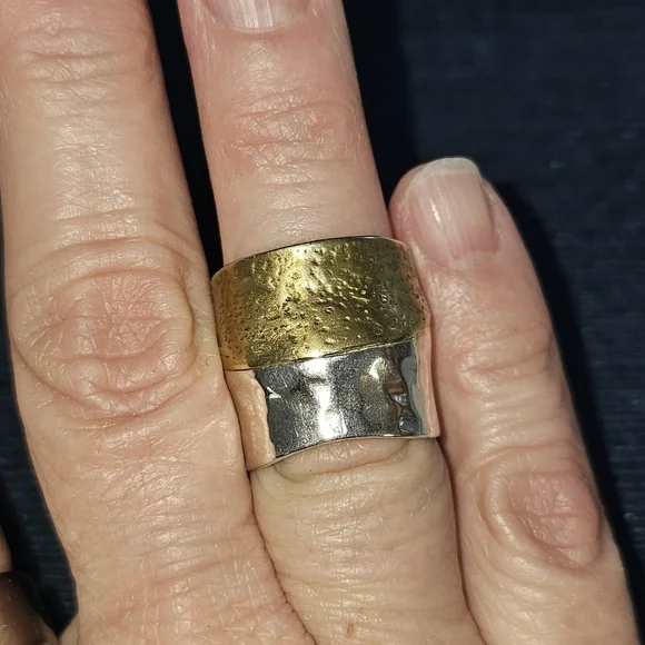 Silpada Rain Or Shine Brass and Silver Hammered Textured Ring. Size 7 - Picture 3 of 4